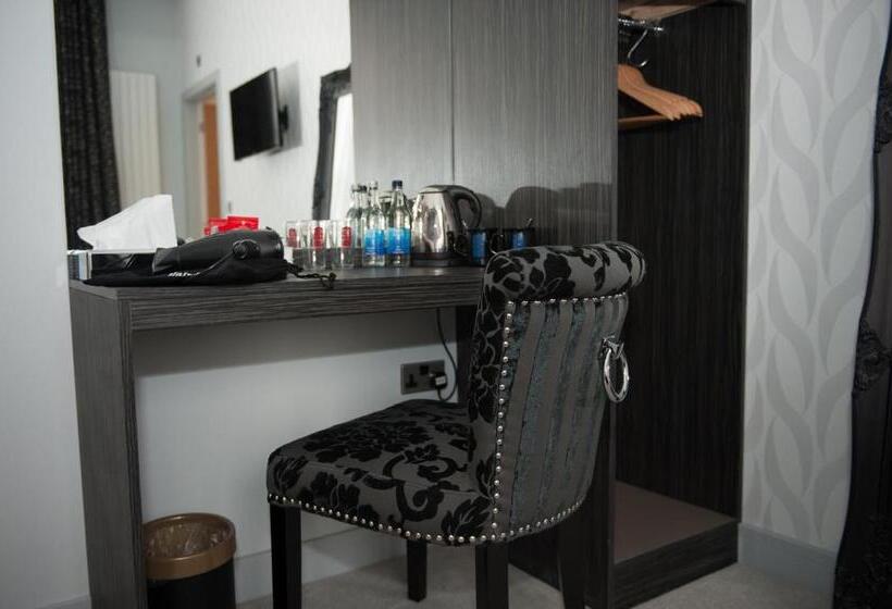 חדר סופריור, Forty One