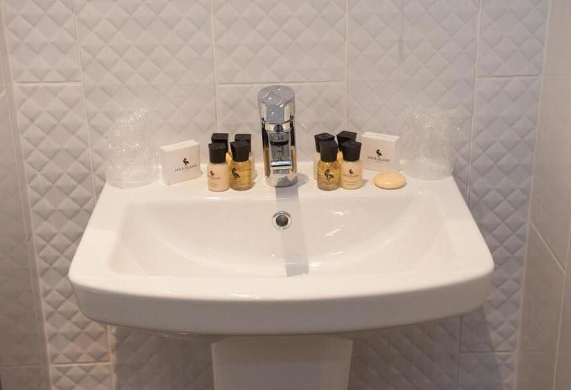 חדר דלוקס, Forty One