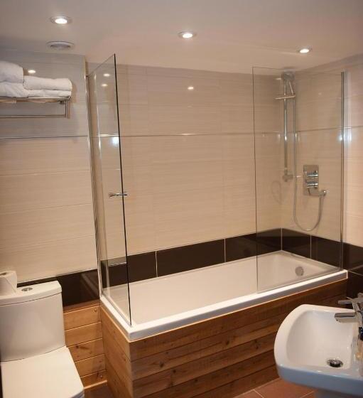 חדר דלוקס, Forty One