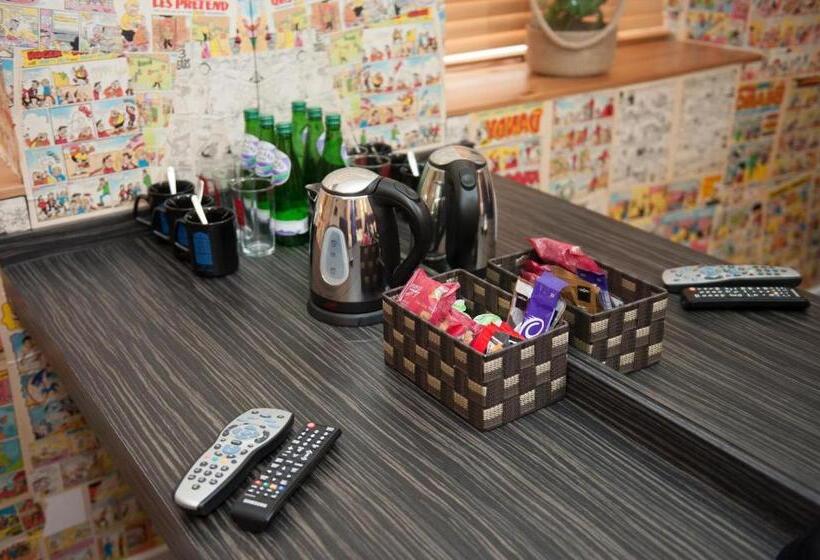 חדר משפחתי דלוקס, Forty One