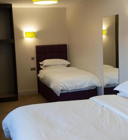 חדר משפחתי דלוקס, Forty One