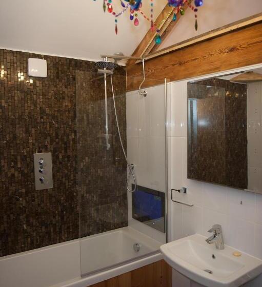 סטודיו משפחתי, Forty One