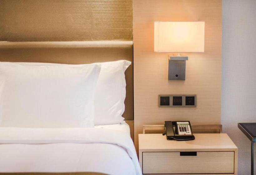اتاق استاندارد با تخت بزرگ, Holiday Inn Chongqing University Town, An Ihg