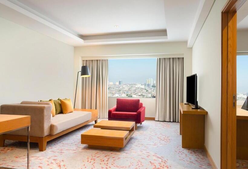 Люкс Кровать Кинг, Holiday Inn & Suites Jakarta Gajah Mada, An Ihg