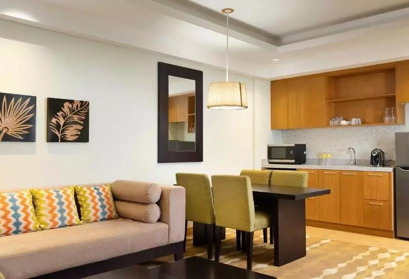 ２ベッドスイートルーム, Holiday Inn & Suites Jakarta Gajah Mada, An Ihg