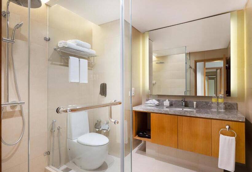 Номер Стандарт Кровать Кинг Адаптированный для Инвалидов, Holiday Inn & Suites Jakarta Gajah Mada, An Ihg