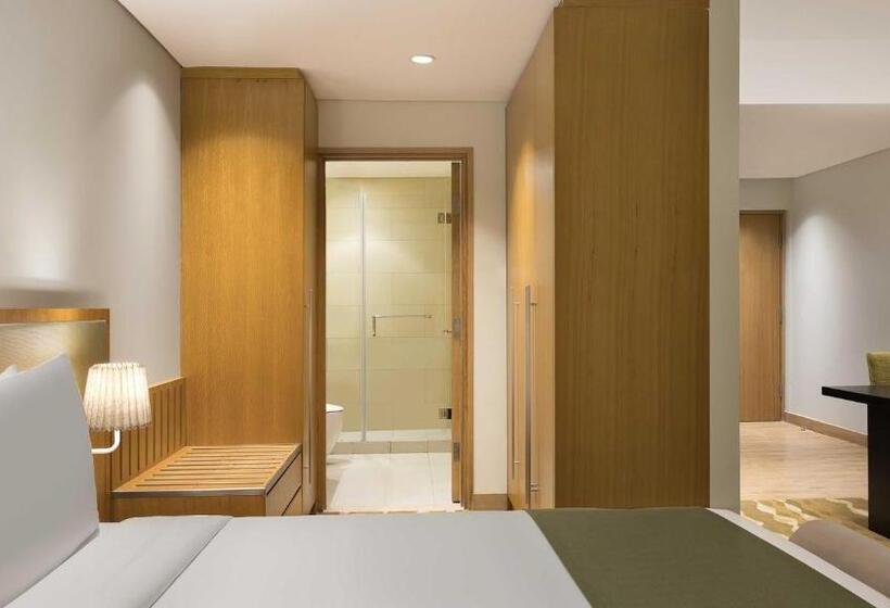 Люкс Кровать Кинг, Holiday Inn & Suites Jakarta Gajah Mada, An Ihg