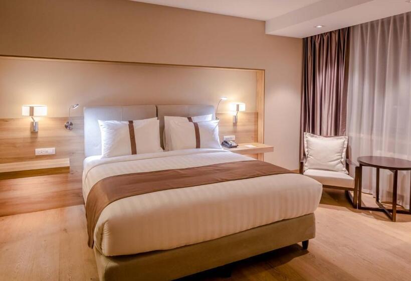 اتاق استاندارد با تخت بزرگ برای معلولان, Holiday Inn Ulaanbaatar, An Ihg