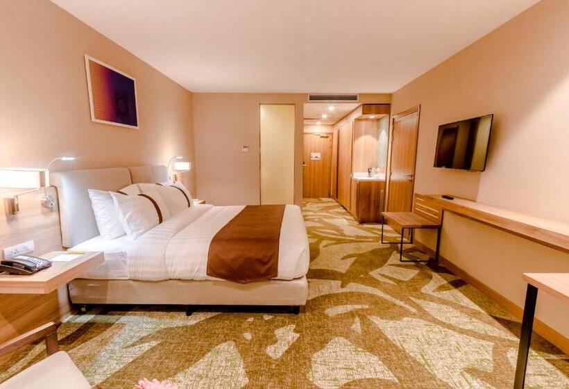 اتاق استاندارد با تخت بزرگ برای معلولان, Holiday Inn Ulaanbaatar, An Ihg