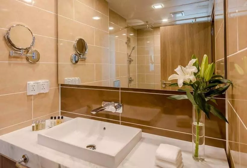 اتاق استاندارد با 2 تخت دوبل, Holiday Inn Ulaanbaatar By Ihg