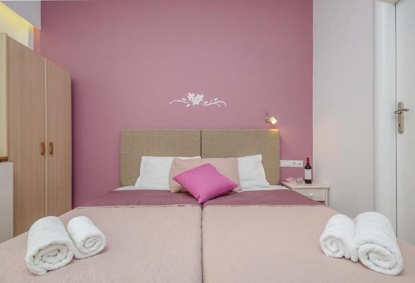 Номер Deluxe, Panormos Hotel And Studios