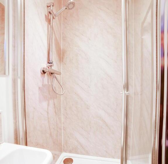 バス共有のスタンダードルーム, Snooze