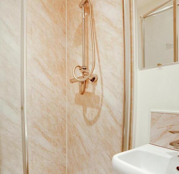 バス共有のスタンダードルーム, Snooze