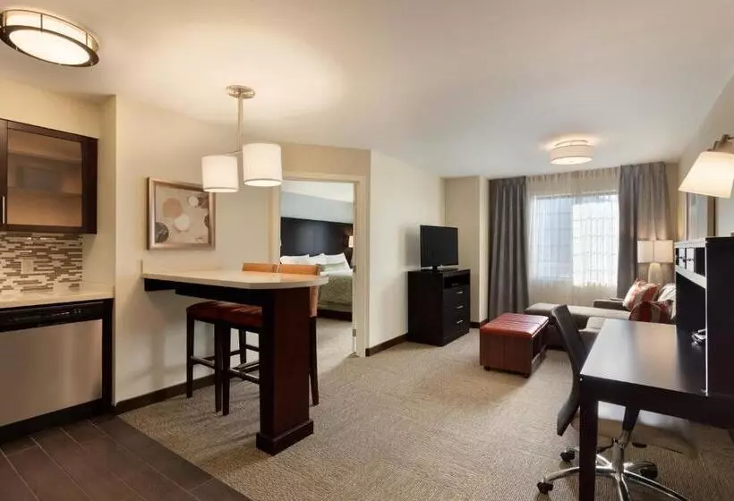 اتاق استاندارد با تخت بزرگ برای معلولان, Staybridge Suites Midland By Ihg