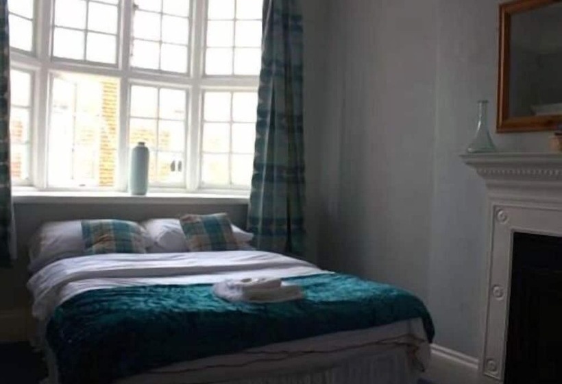 スタンダードルーム, The Bear Marlborough