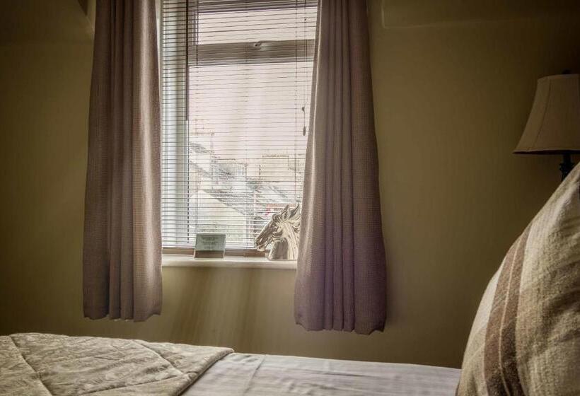 غرفة أساسية, The Blackhorse Accommodation