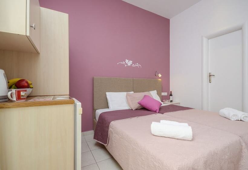 Номер Deluxe, Panormos Hotel And Studios