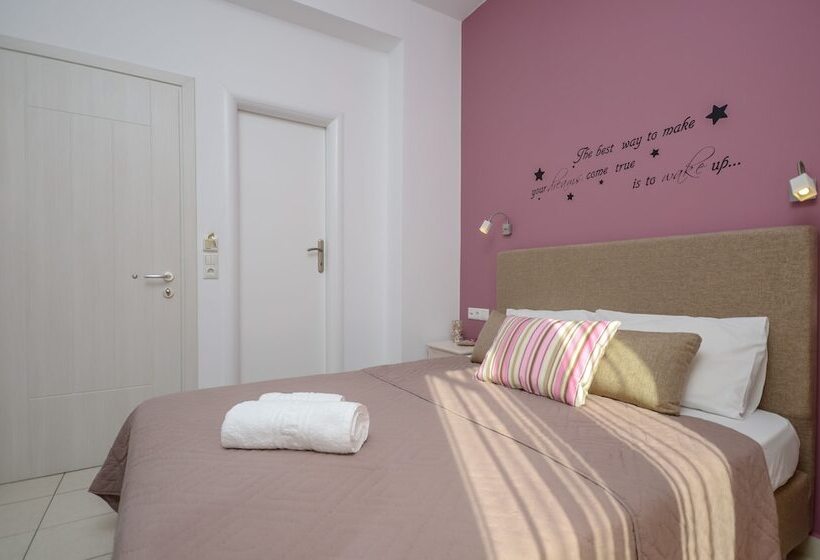 Номер Deluxe, Panormos Hotel And Studios