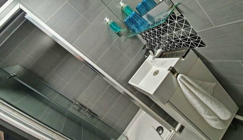 סוויטה, The Clifton