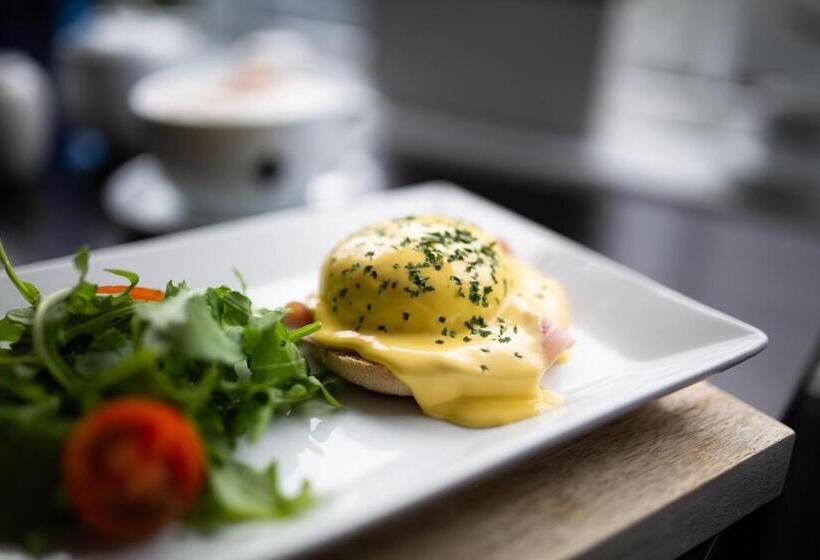 חדר סופריור, The Clifton