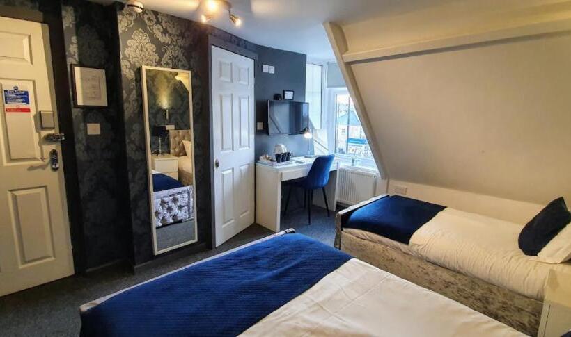 Номер Стандарт Трехместный, The Clifton