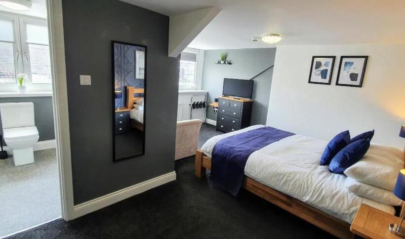 סוויטה, The Clifton