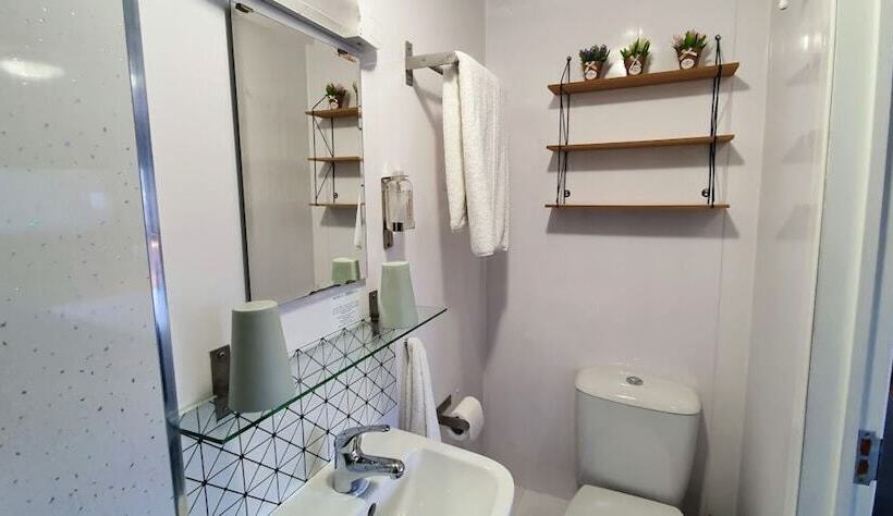 חדר סטנדרט, The Clifton