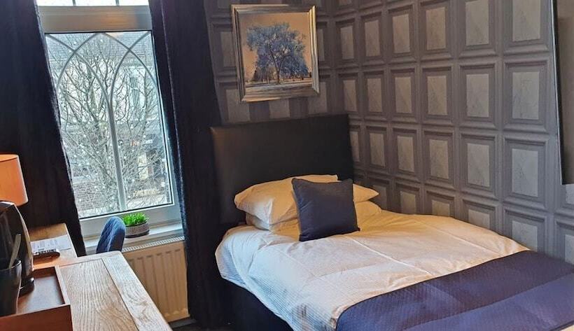 חדר סופריור יחיד, The Clifton