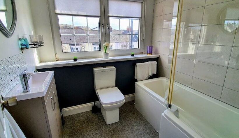 סוויטה, The Clifton