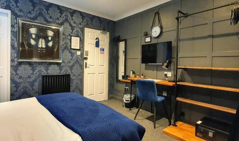 חדר סופריור, The Clifton