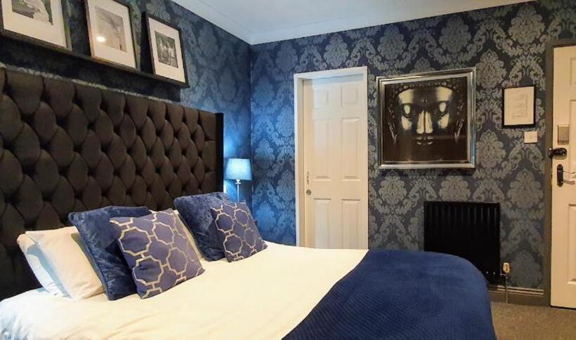 חדר סופריור, The Clifton