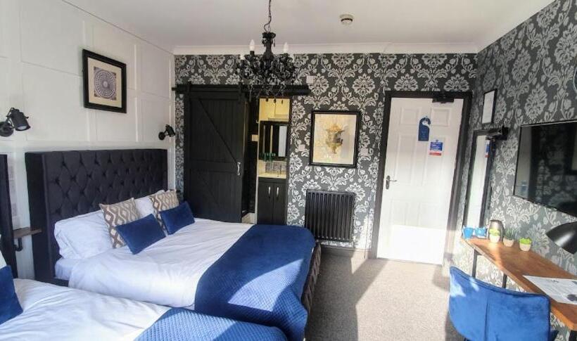 חדר סטנדרט לשלושה, The Clifton