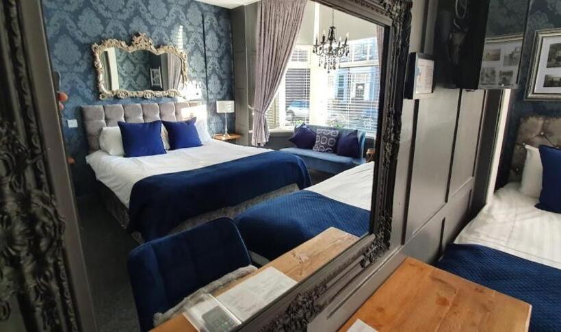 חדר סטנדרט לשלושה, The Clifton