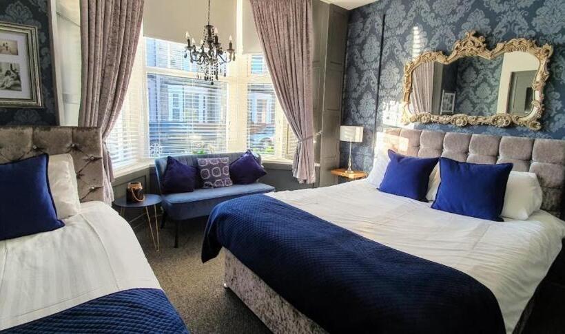 חדר סטנדרט לשלושה, The Clifton