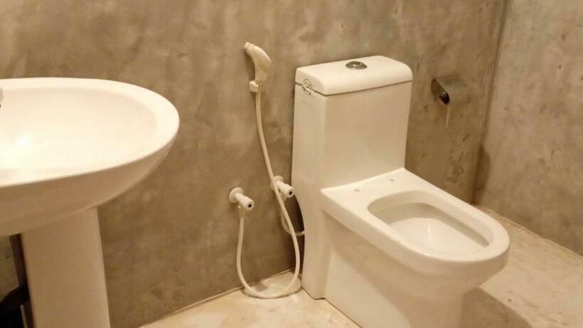 חדר אקונומי, Surf Forever