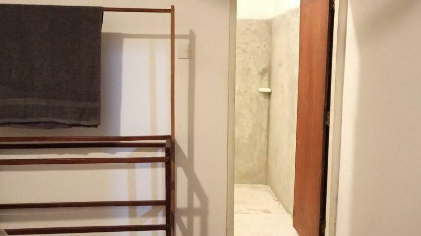 חדר אקונומי, Surf Forever