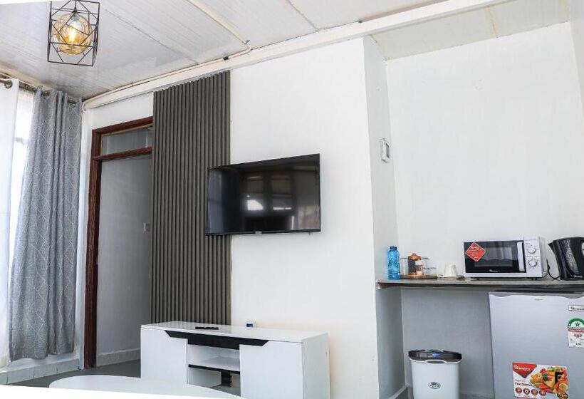 استودیوی لوکس, Lakewalk Cabin