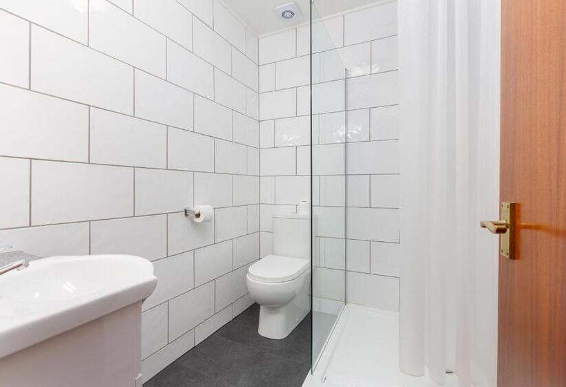 豪华三人间, Ormsgill Inn