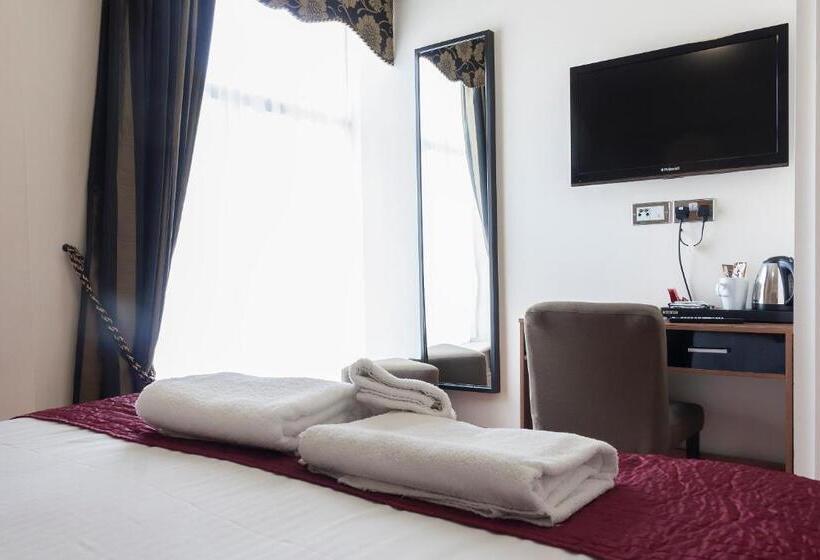 غرفة قياسية مطلّة علي البحر, The Clarendon Royal