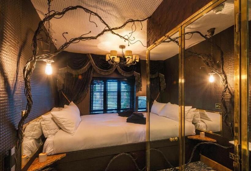 غرفة أساسية, Crazy Bear  Stadhampton