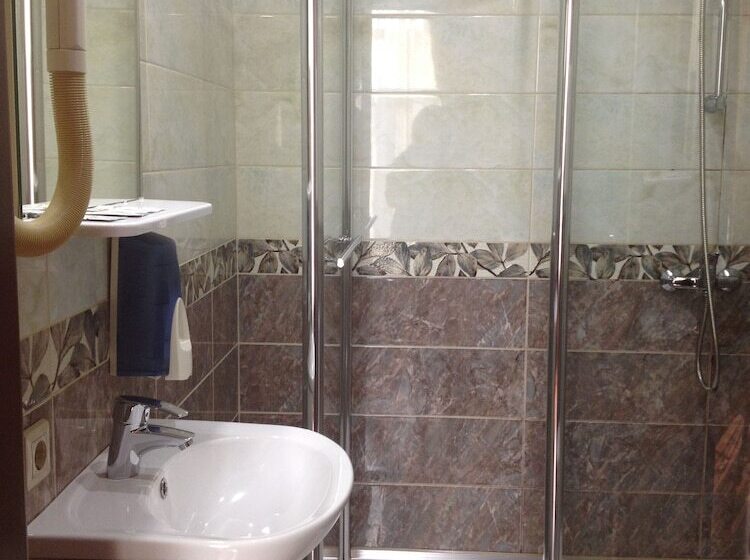 اتاق استاندارد, Alex Hotel On Marata 73