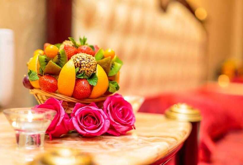 سوئیت با وان آب گرم, Alex Hotel On Marata 73