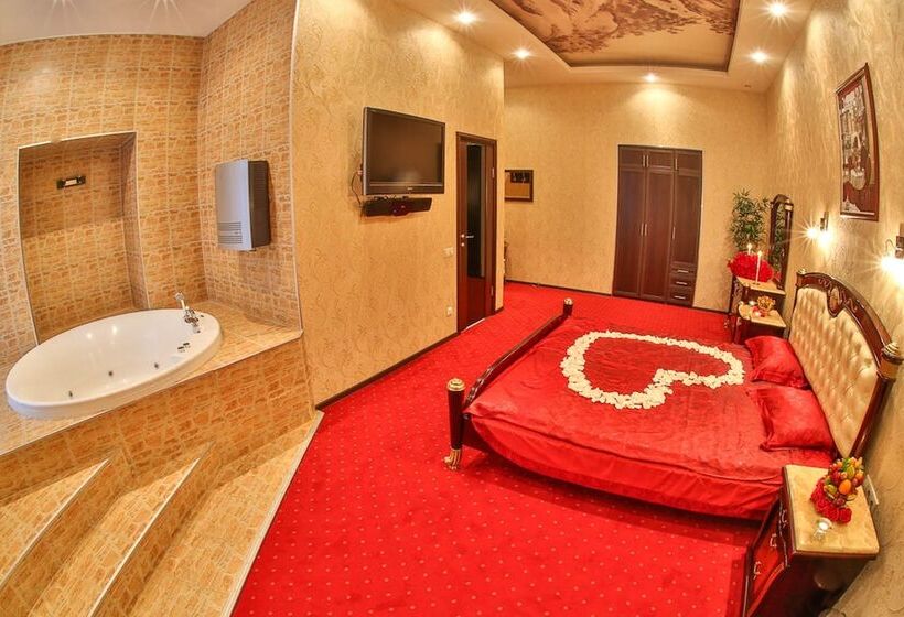 سوئیت با وان آب گرم, Alex Hotel On Marata 73