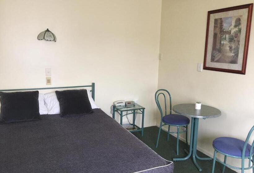 חדר סטנדרט, Bentons Motel