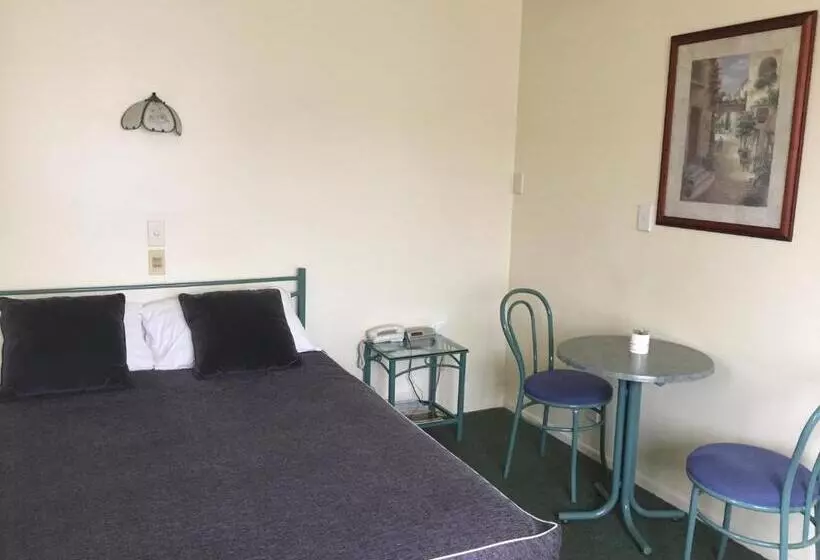 スタンダードルーム, Bentons Motel