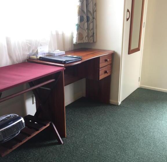 חדר סטנדרט, Bentons Motel