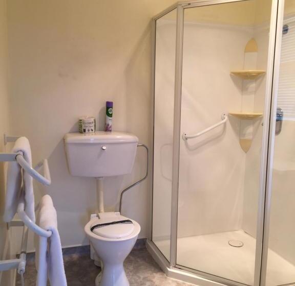 חדר סטנדרט, Bentons Motel