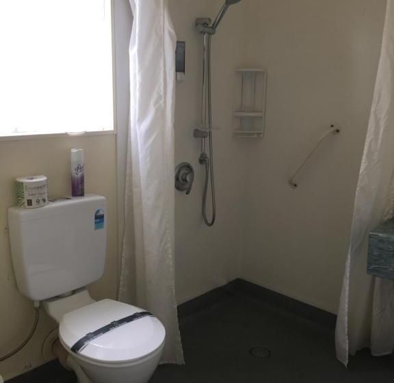 Студия Стандарт, Bentons Motel