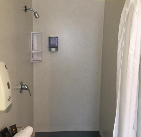 חדר סטנדרט, Bentons Motel