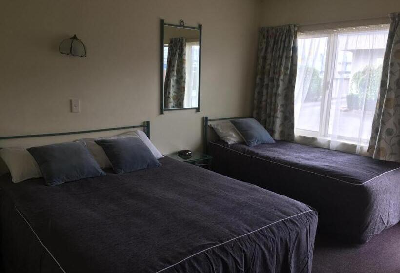 Студия Стандарт, Bentons Motel